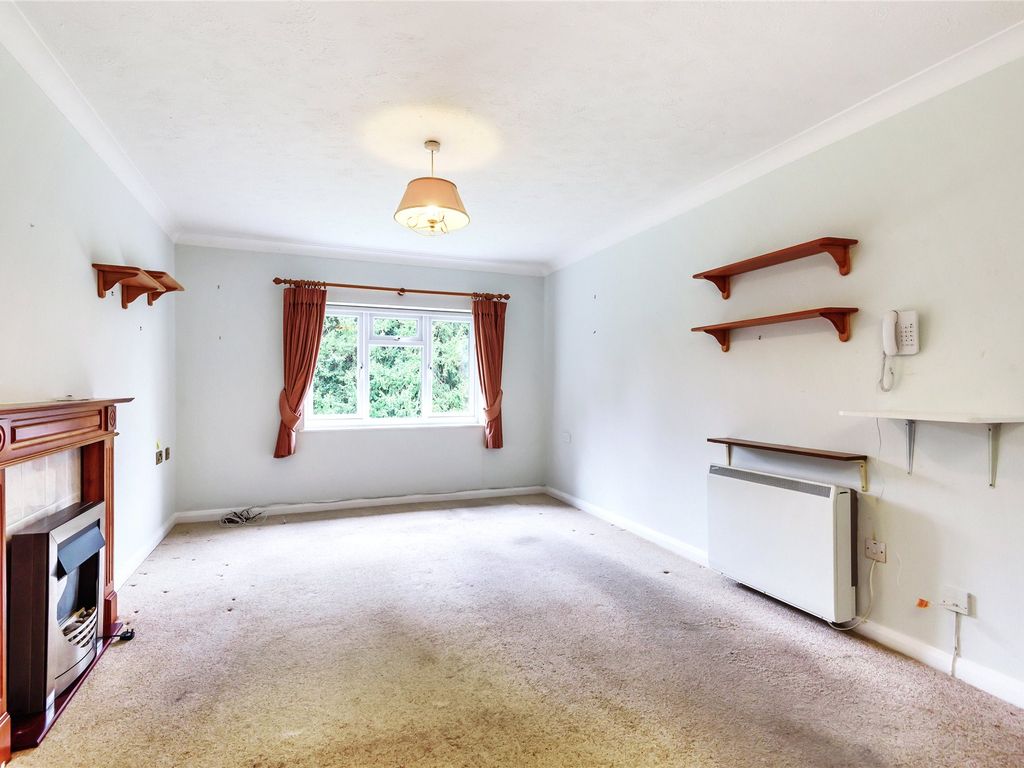 1 bed flat for sale in Wickham Court Road, West Wickham BR4, £170,000