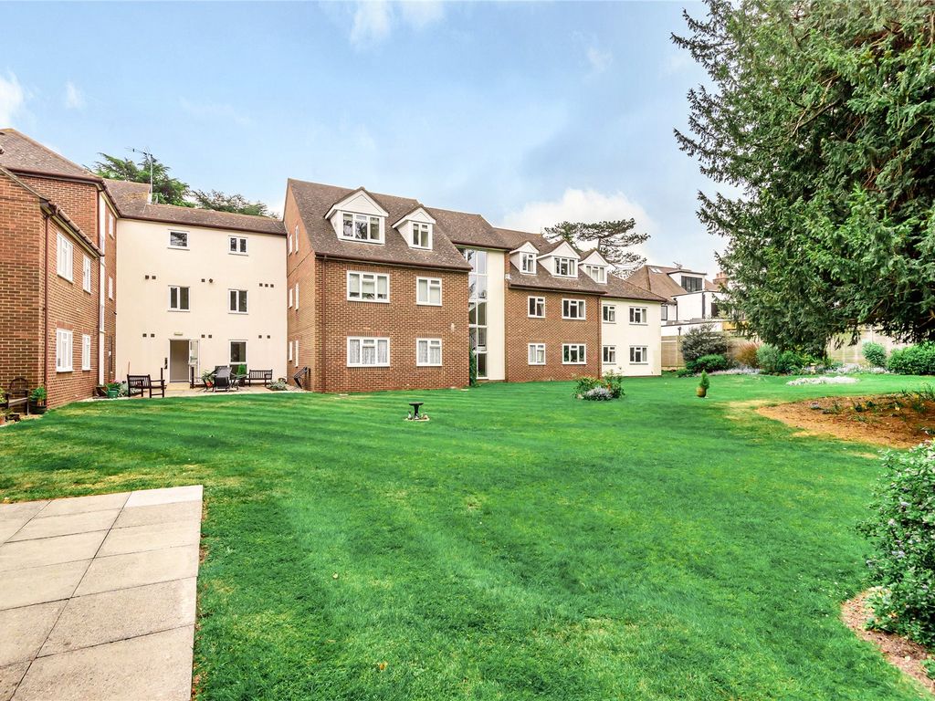 1 bed flat for sale in Wickham Court Road, West Wickham BR4, £170,000