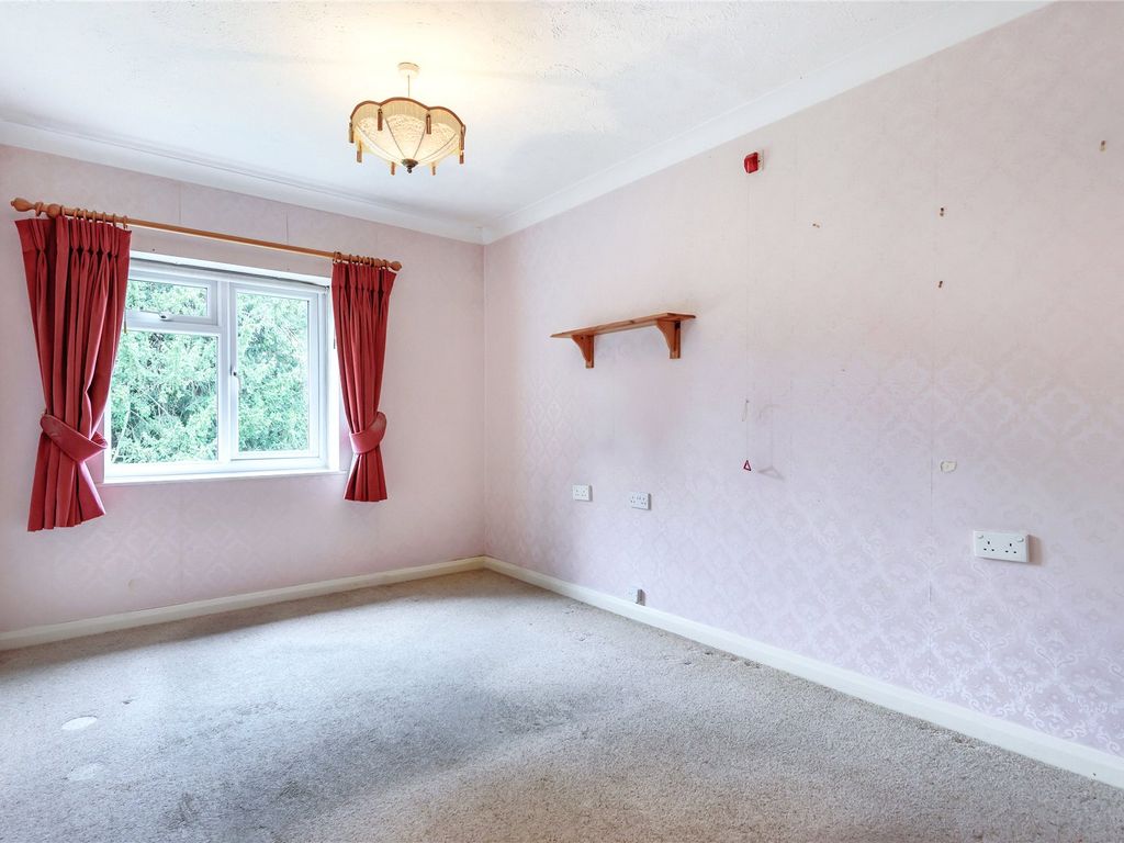 1 bed flat for sale in Wickham Court Road, West Wickham BR4, £170,000