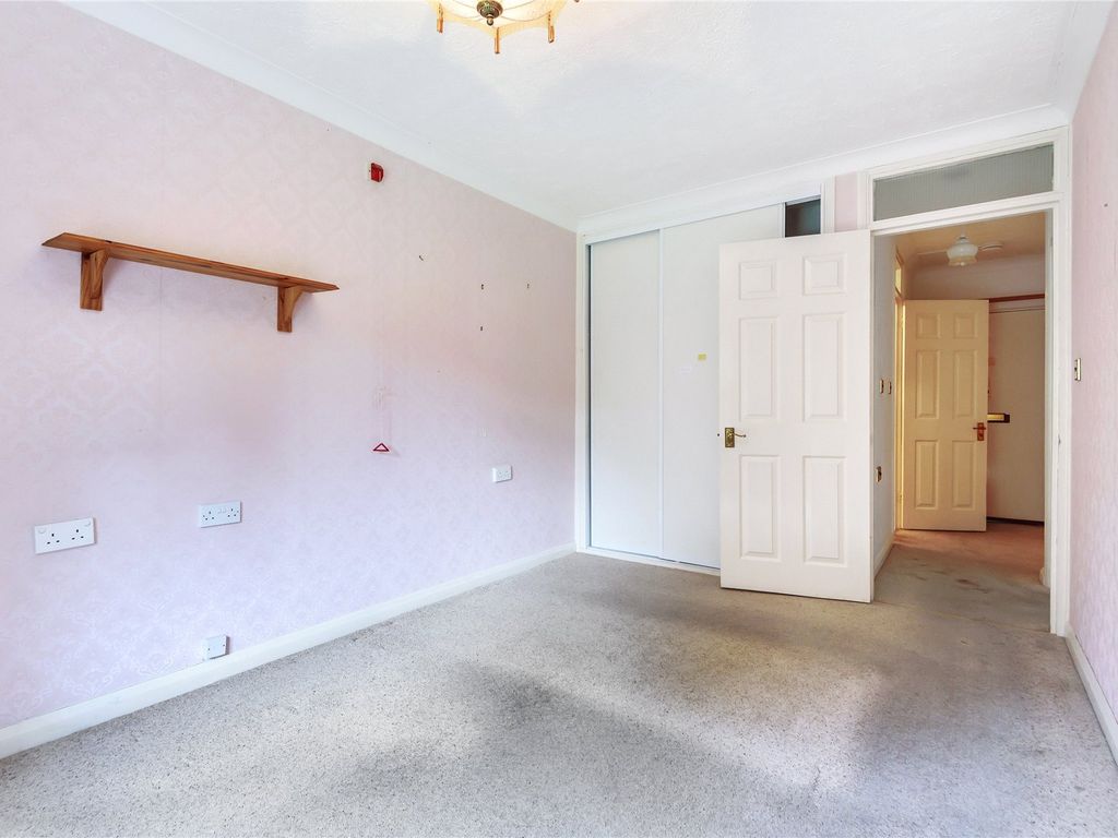 1 bed flat for sale in Wickham Court Road, West Wickham BR4, £170,000