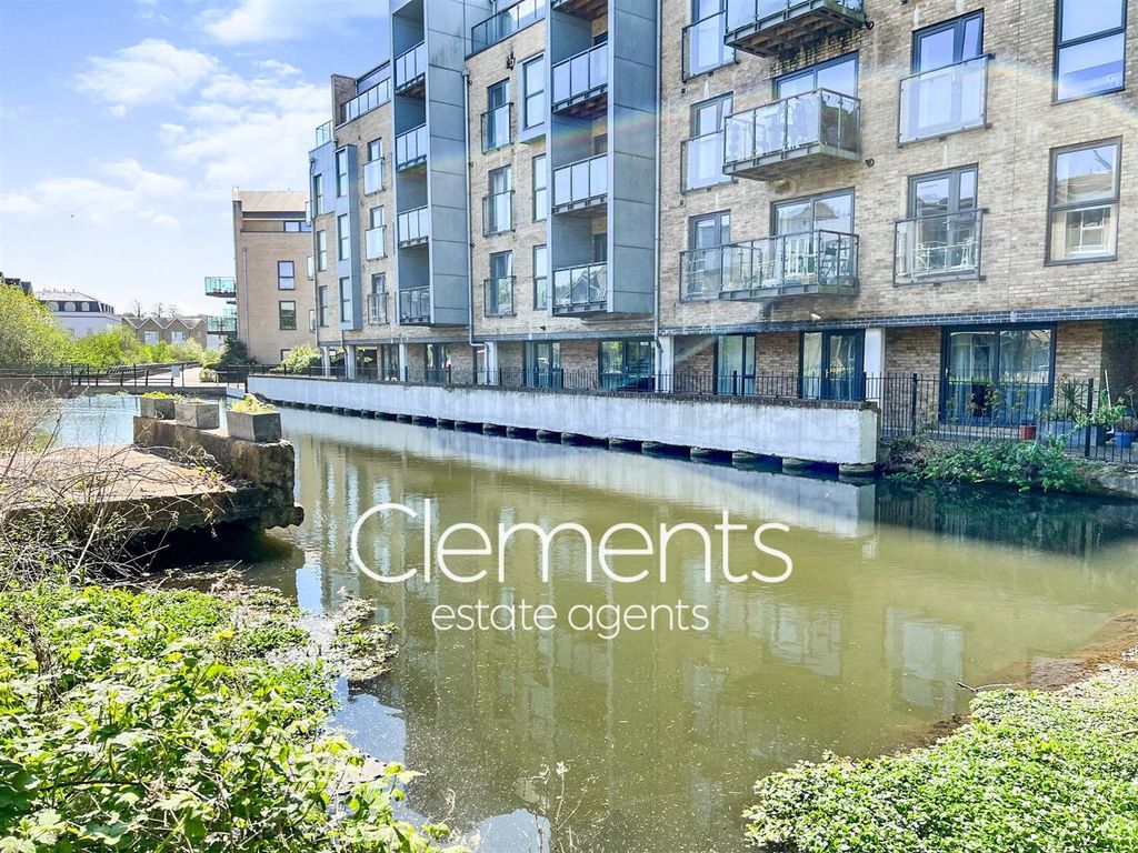 2 bed flat for sale in Croxley Road, Nash Mills Wharf, Hemel Hempstead HP3, £310,000