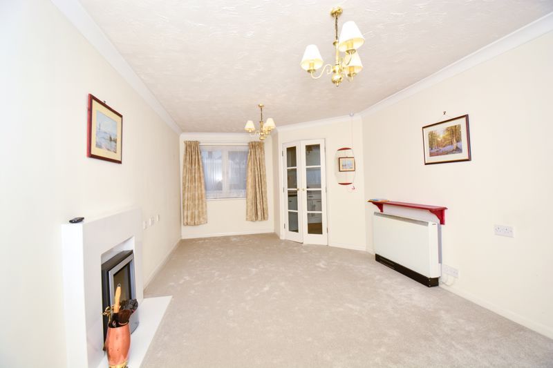 1 bed flat for sale in Hudsons Court, Potters Bar EN6, £165,000
