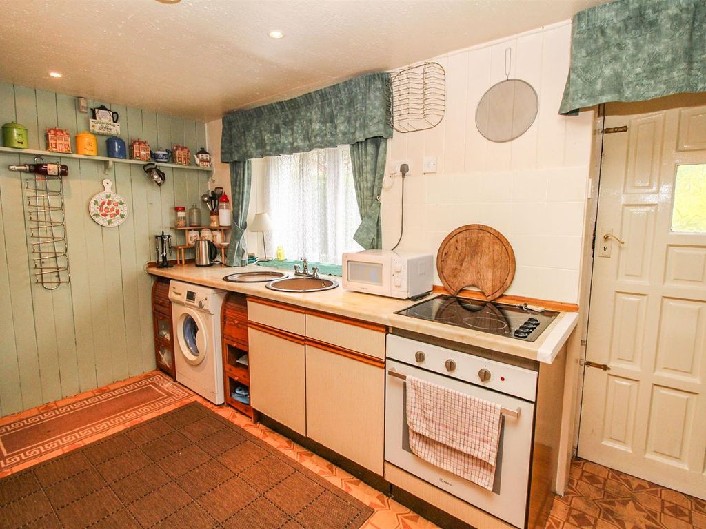 3 bed end terrace house for sale in Bradford Road, Idle, Bradford BD10, £150,000