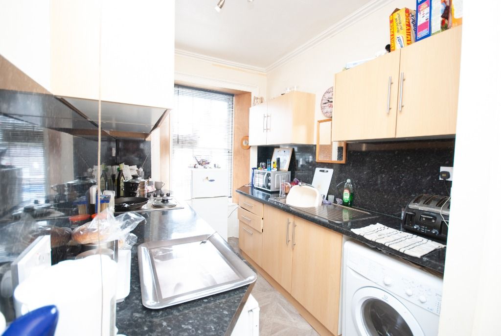 4 bed flat for sale in High Street, Montrose, Angus DD10, £125,000