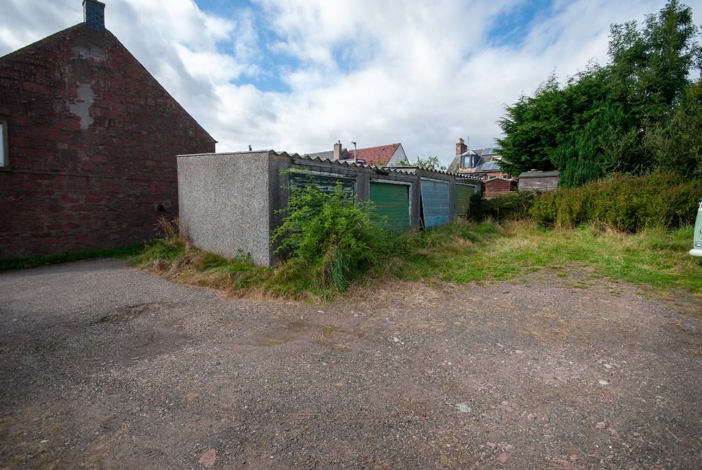 Land for sale in Wellgate, Kirriemuir, Angus DD8, £40,000