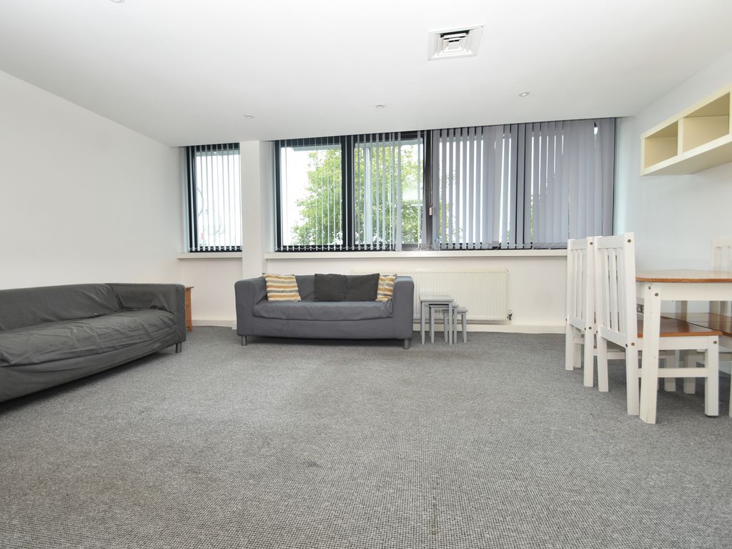 2 bed flat for sale in The Hard, Portsmouth PO1, £200,000