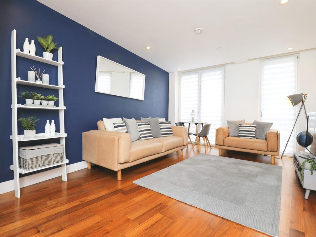 2 bed flat for sale in The Hayes, Cardiff CF10, £285,000