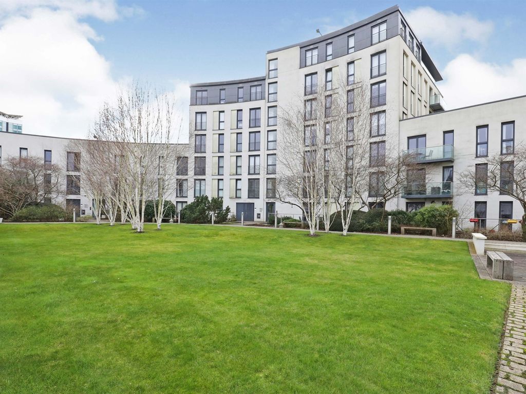 2 bed flat for sale in The Hayes, Cardiff CF10, £285,000