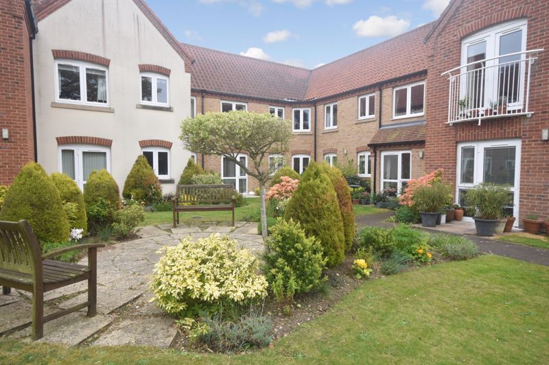 1 bed flat for sale in Ainsworth Court, Holt NR25, £135,000