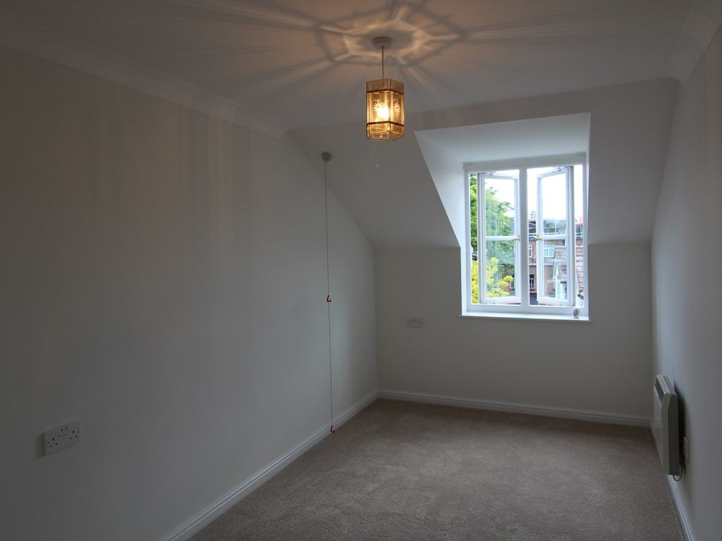 2 bed property for sale in Paynes Park, Hitchin SG5, £249,000