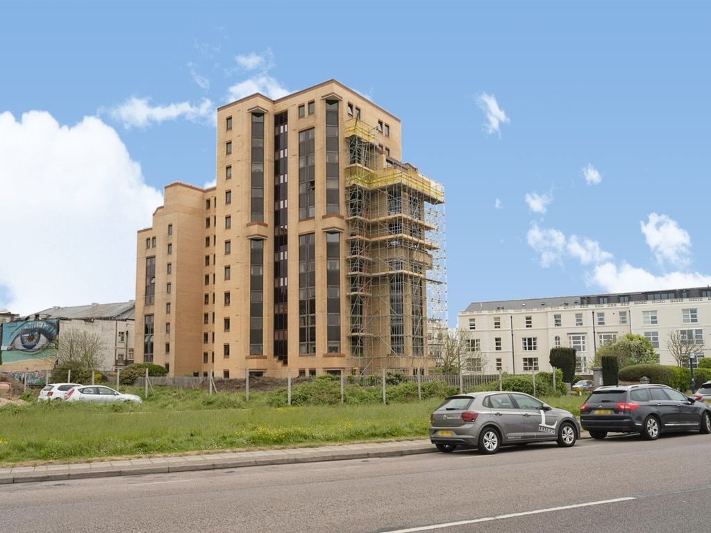 1 bed flat for sale in Clarence Parade, Southsea PO5, £140,000