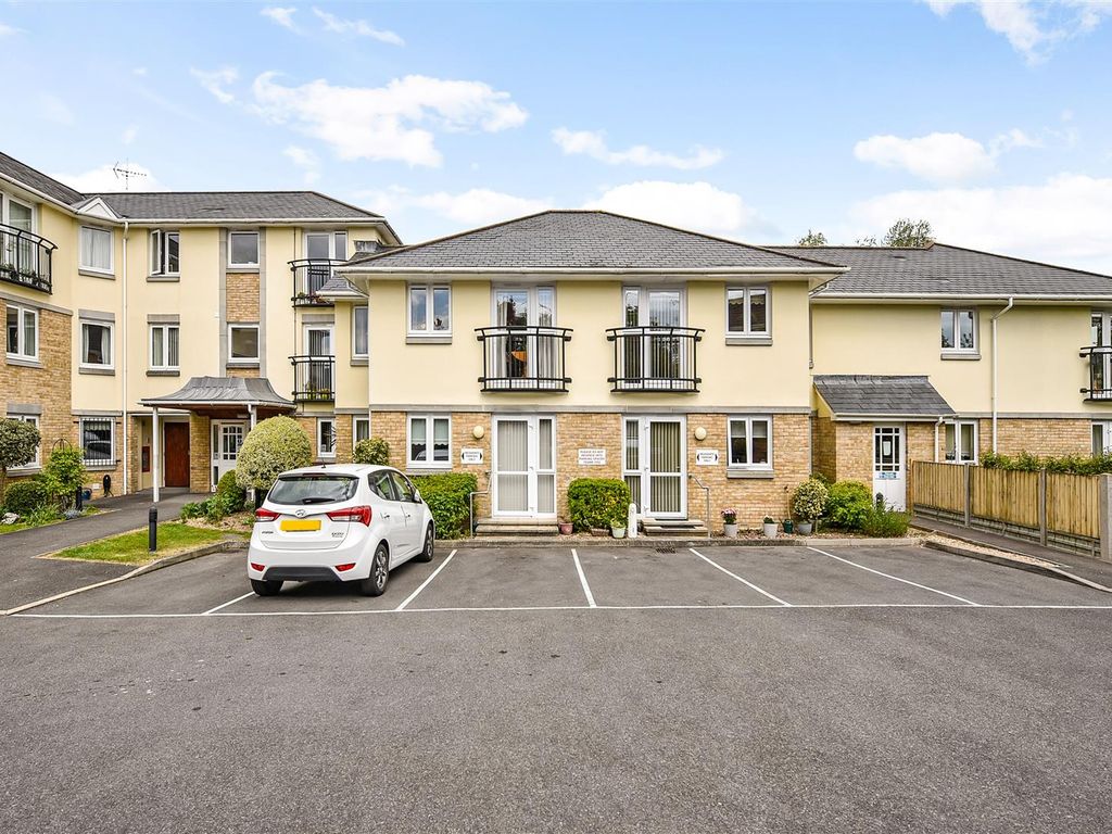 1 bed flat for sale in Old Winton Road, Andover SP10, £139,950