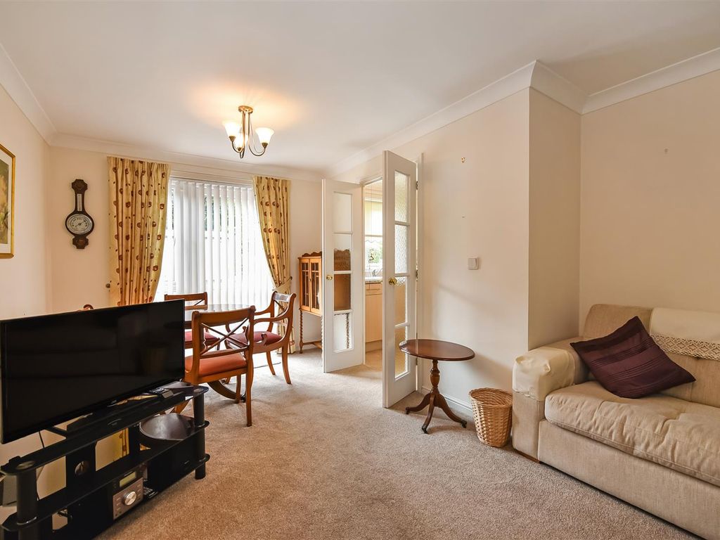 1 bed flat for sale in Old Winton Road, Andover SP10, £139,950