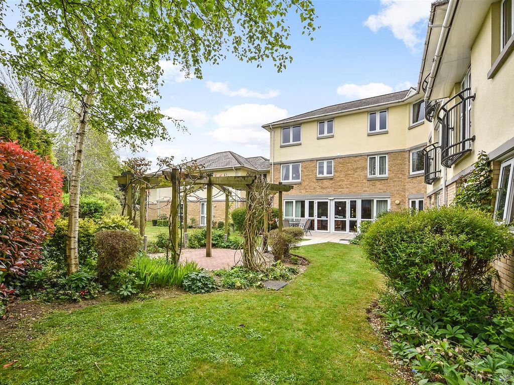 1 bed flat for sale in Old Winton Road, Andover SP10, £139,950