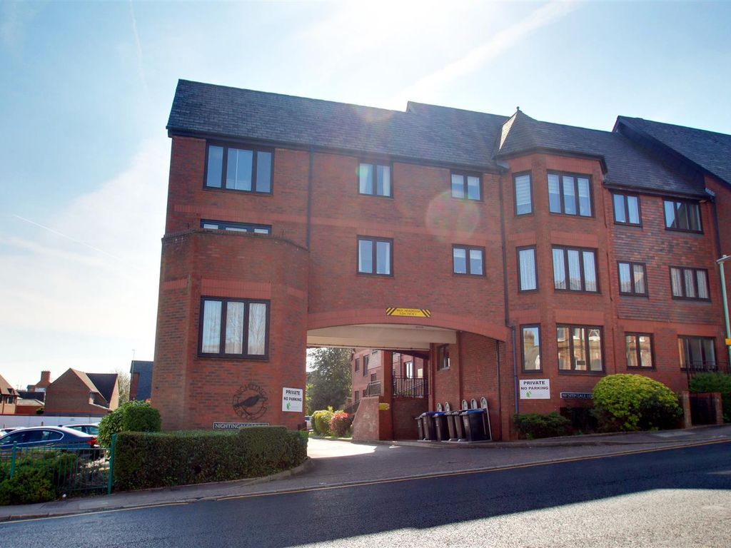 2 bed flat for sale in Cowper Road, Berkhamsted HP4, £250,000