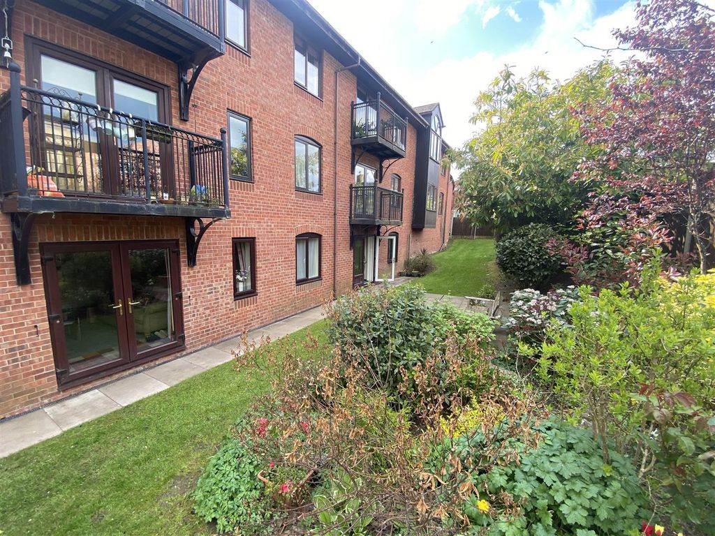 1 bed flat for sale in Stafford Street, Stone ST15, £99,950