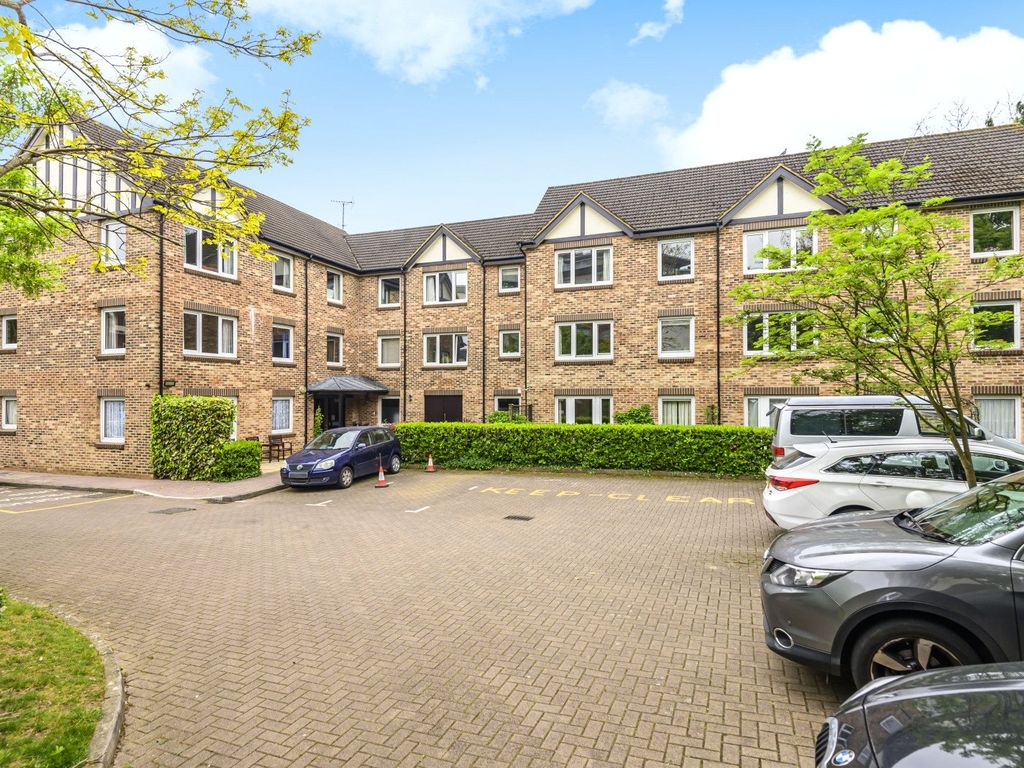 1 bed flat for sale in Constitution Hill, Woking GU22, £75,000