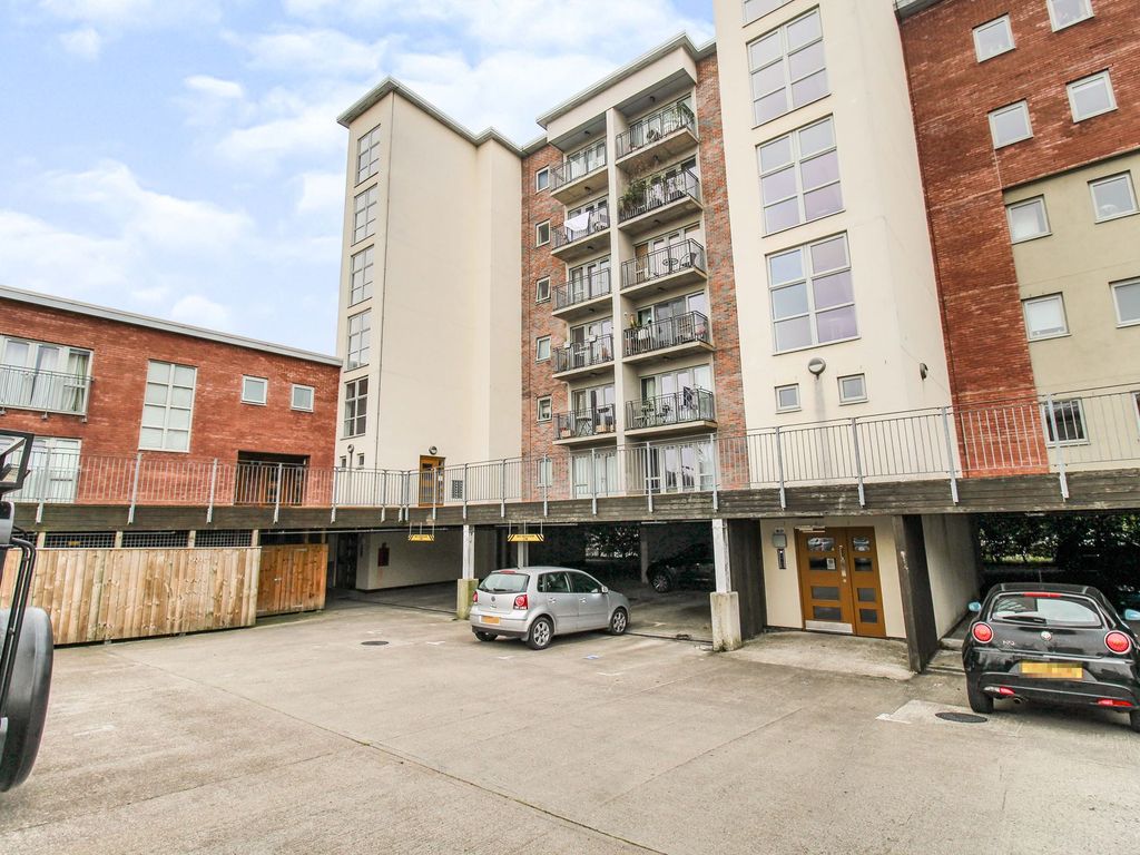 2 bed flat for sale in North West Side, Gateshead NE8, £157,500