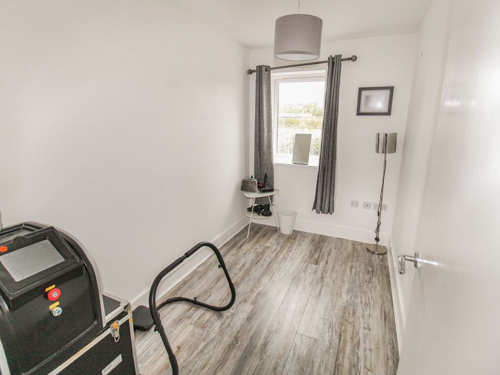 2 bed flat for sale in North West Side, Gateshead NE8, £157,500