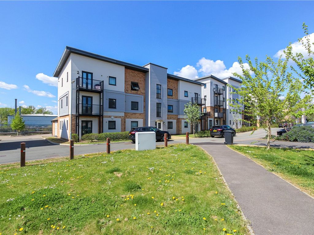 2 bed flat for sale in Sovereign Place, Hatfield, Hertfordshire AL9, £275,000