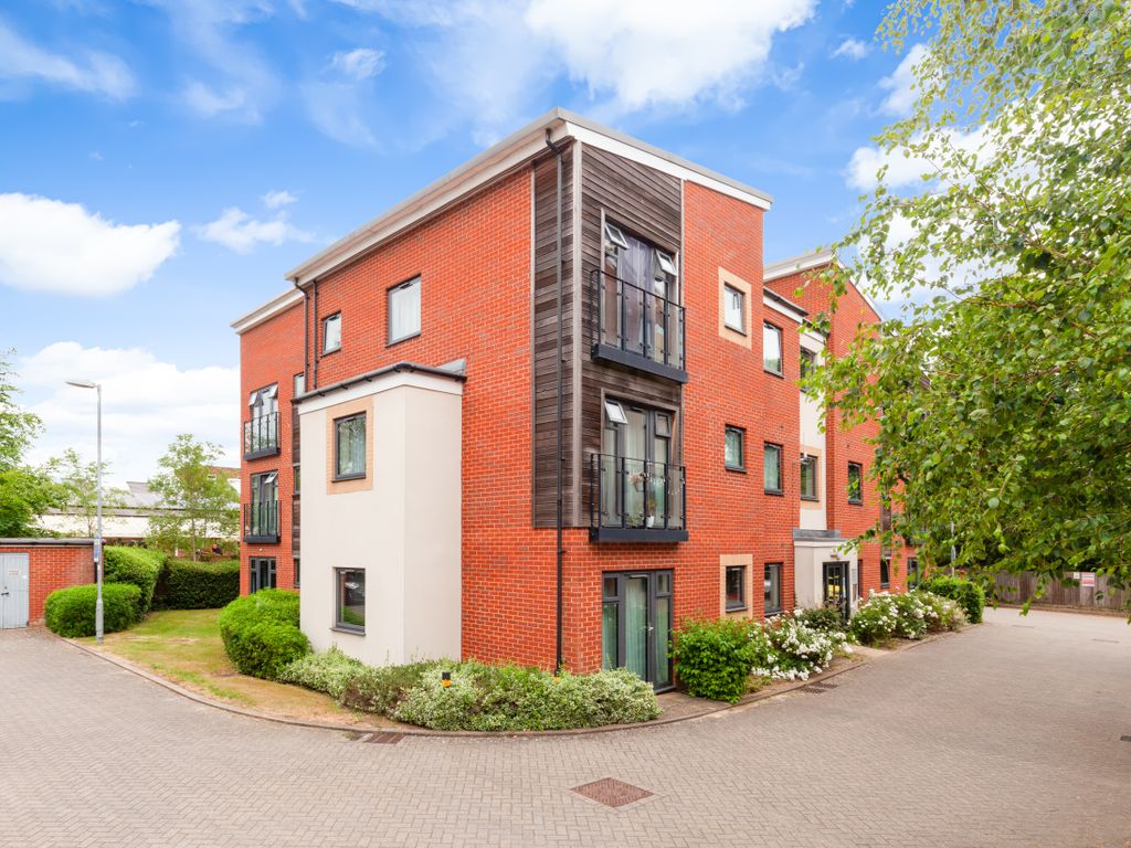 2 bed flat for sale in Nursery Close, Oxford OX2, £265,000