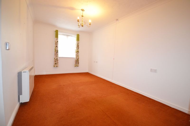 2 bed flat for sale in Alder Court, Cambridge CB4, £220,000