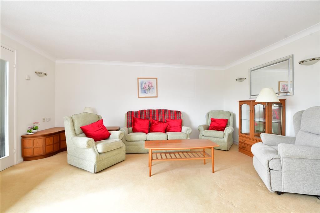 2 bed maisonette for sale in Roding Close, Cranleigh, Surrey GU6, £175,000