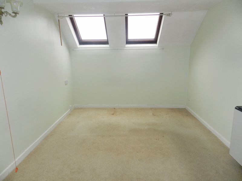 2 bed flat for sale in Haddenhurst Court, Bracknell RG42, £160,000