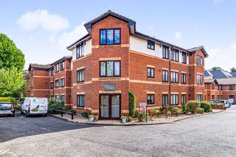 2 bed flat for sale in Orchid Court, Egham TW20, £150,000