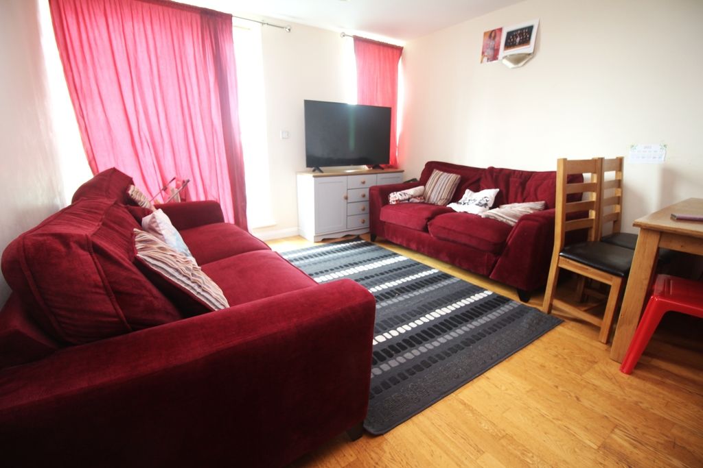 2 bed flat for sale in Wellington Street, Northampton NN1, £103,000