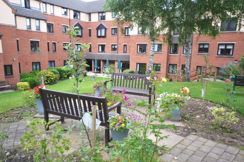 1 bed flat for sale in Beeches Court, Birmingham B45, £70,000