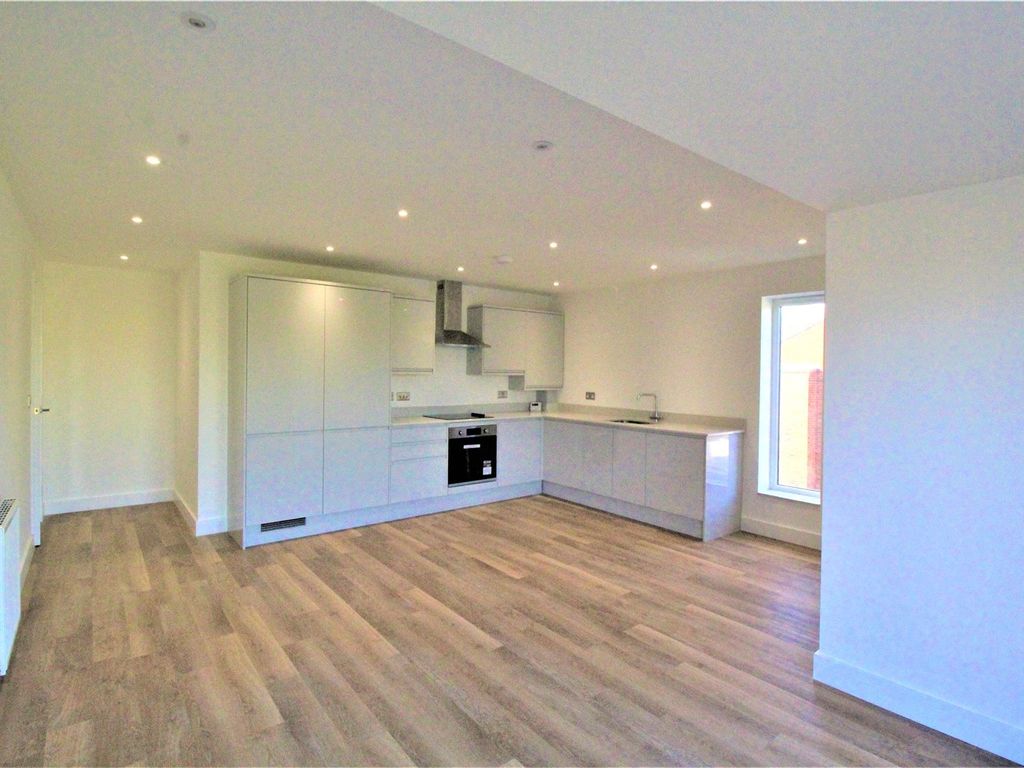 2 bed flat for sale in Warren Lane, Chapeltown, Sheffield S35, £195,000