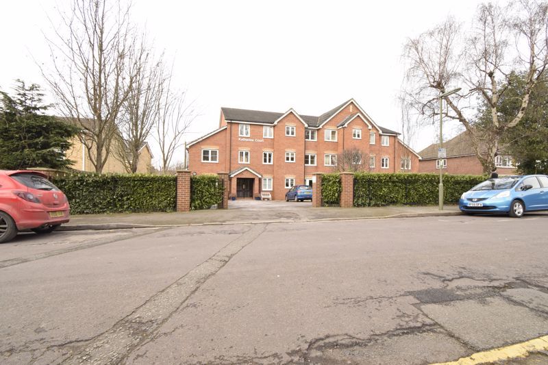1 bed flat for sale in Katherine Court, Camberley GU15, £135,950