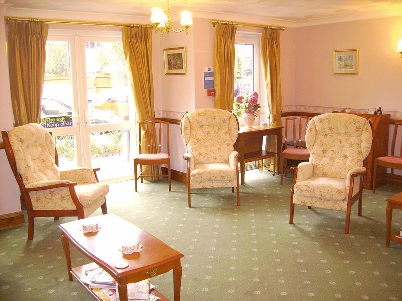 1 bed flat for sale in The Meads, Windsor SL4, £125,000