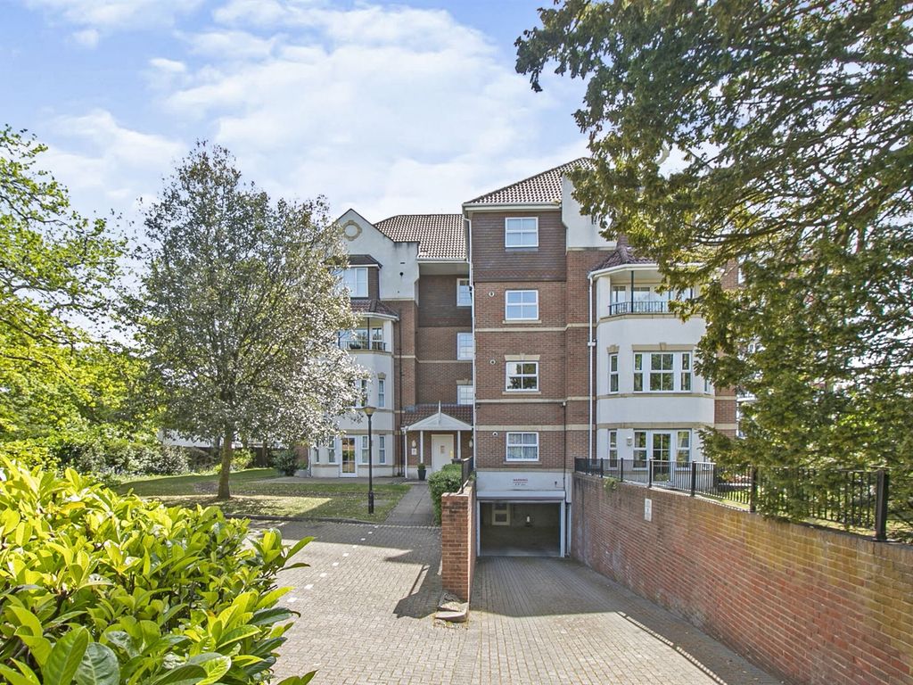 2 bed flat for sale in Grove Road, Bournemouth BH1, £280,000