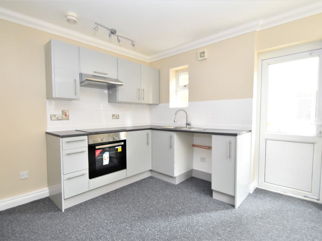 1 bed flat for sale in Alhambra Road, Southsea PO4, £135,000