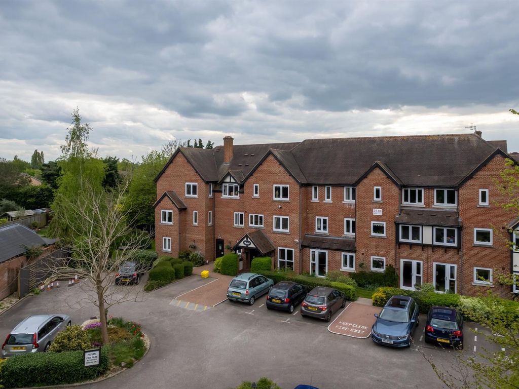 1 bed flat for sale in Swan Court, Banbury Road, Stratford-Upon-Avon CV37, £110,000