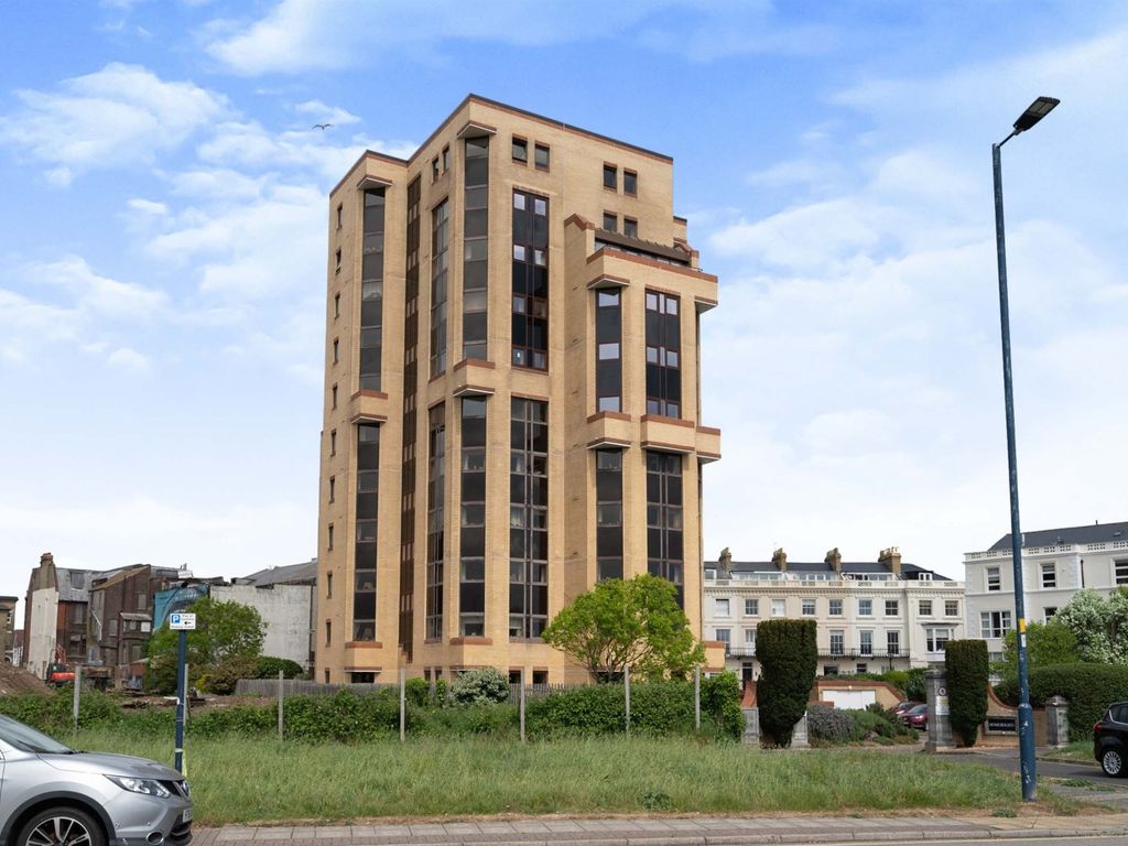1 bed flat for sale in Clarence Parade, Southsea PO5, £70,000