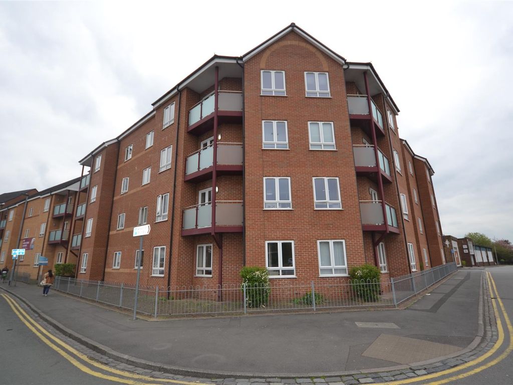 2 bed flat for sale in Hassell Street, Newcastle-Under-Lyme ST5, £80,000