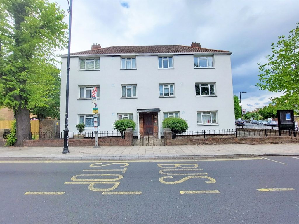 2 bed flat for sale in Evelina Road, Nunhead, London SE15, £300,000