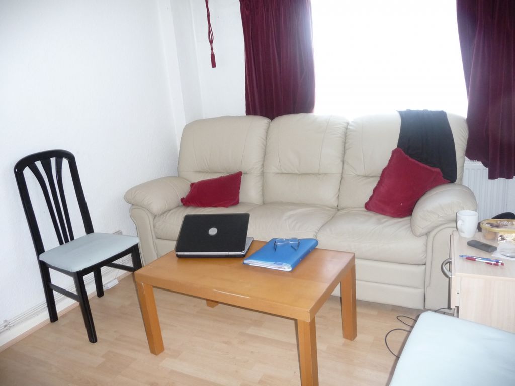 2 bed flat for sale in Noble Corner, Great West Road, Hounslow TW5, £285,000