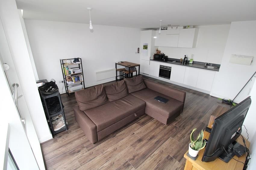 1 bed flat for sale in Waterfront West, Brierley Hill DY5, £100,000