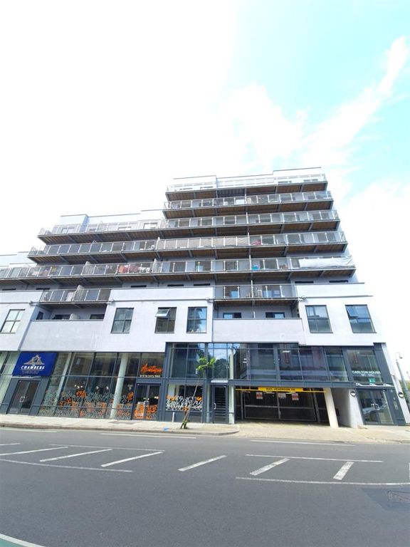 2 bed flat for sale in High Road, Ilford IG1, £324,999