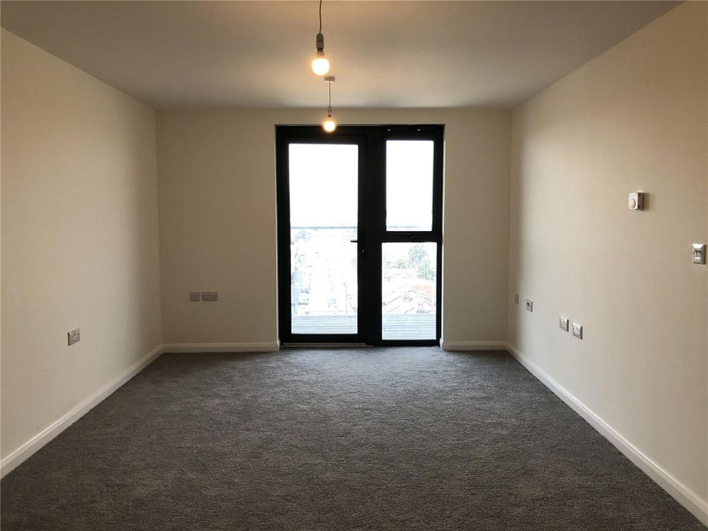 2 bed flat for sale in High Road, Ilford IG1, £324,999