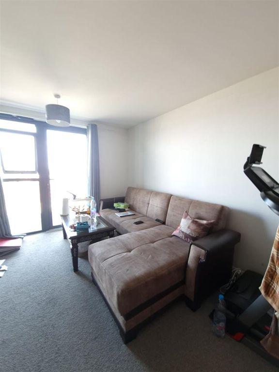 2 bed flat for sale in High Road, Ilford IG1, £324,999