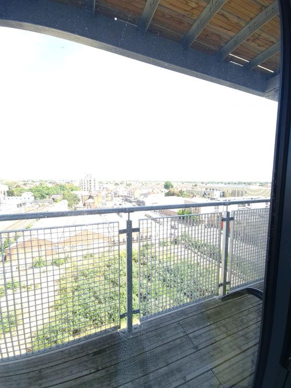 2 bed flat for sale in High Road, Ilford IG1, £324,999