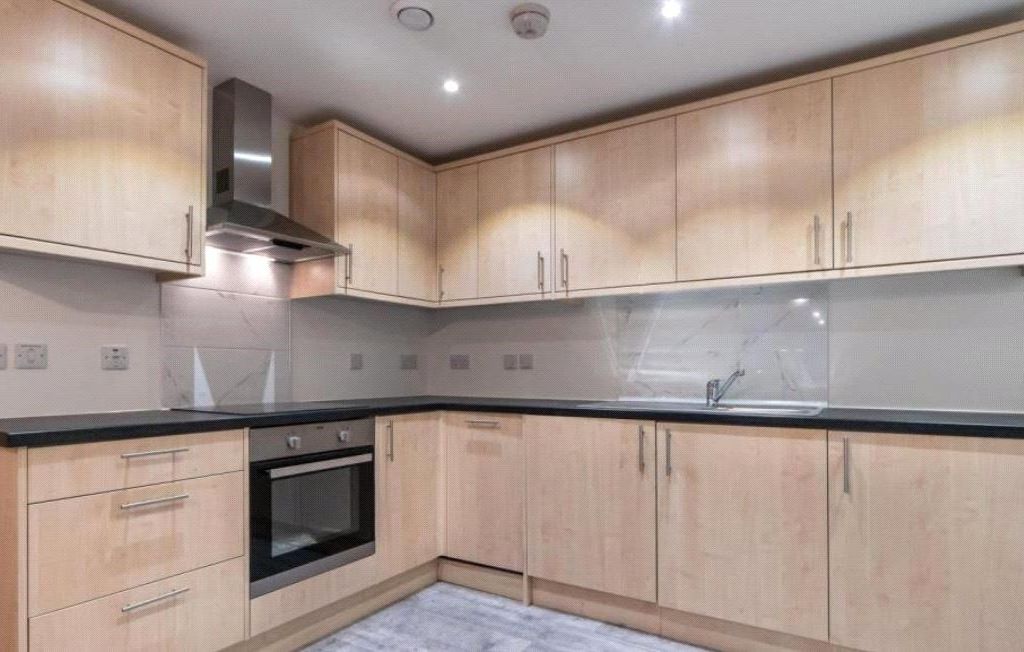 2 bed flat for sale in High Road, Ilford IG1, £324,999