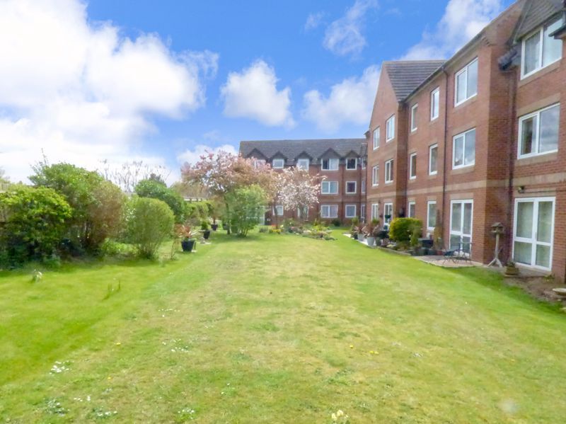 1 bed flat for sale in Homesmith House, Evesham WR11, £56,950