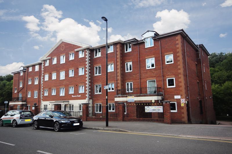 2 bed flat for sale in Bourne Court, Caterham CR3, £170,000