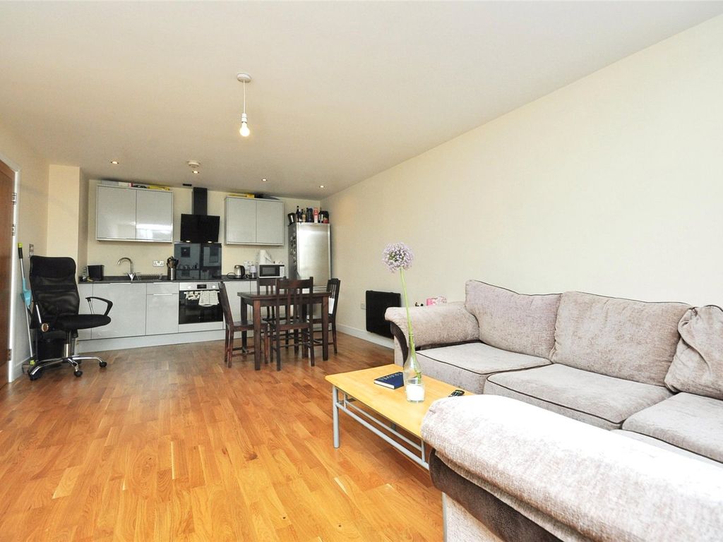 1 bed flat for sale in Altolusso, Bute Terrace, Cardiff, Caerdydd CF10, £155,000
